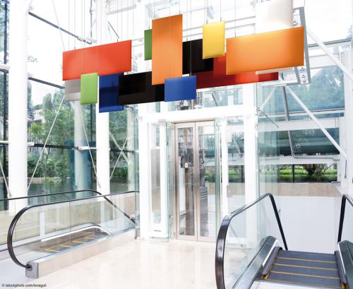 akoestische baffles in trappenhuis