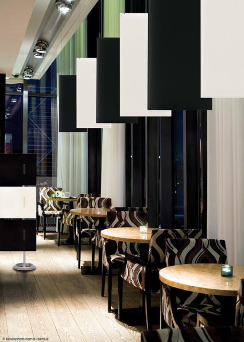 akoestische baffles toegepast in café / bar