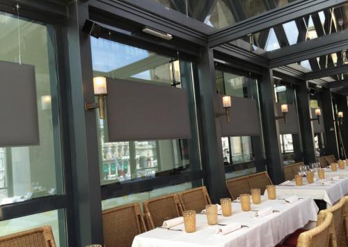 akoestische baffles toegepast in restaurant